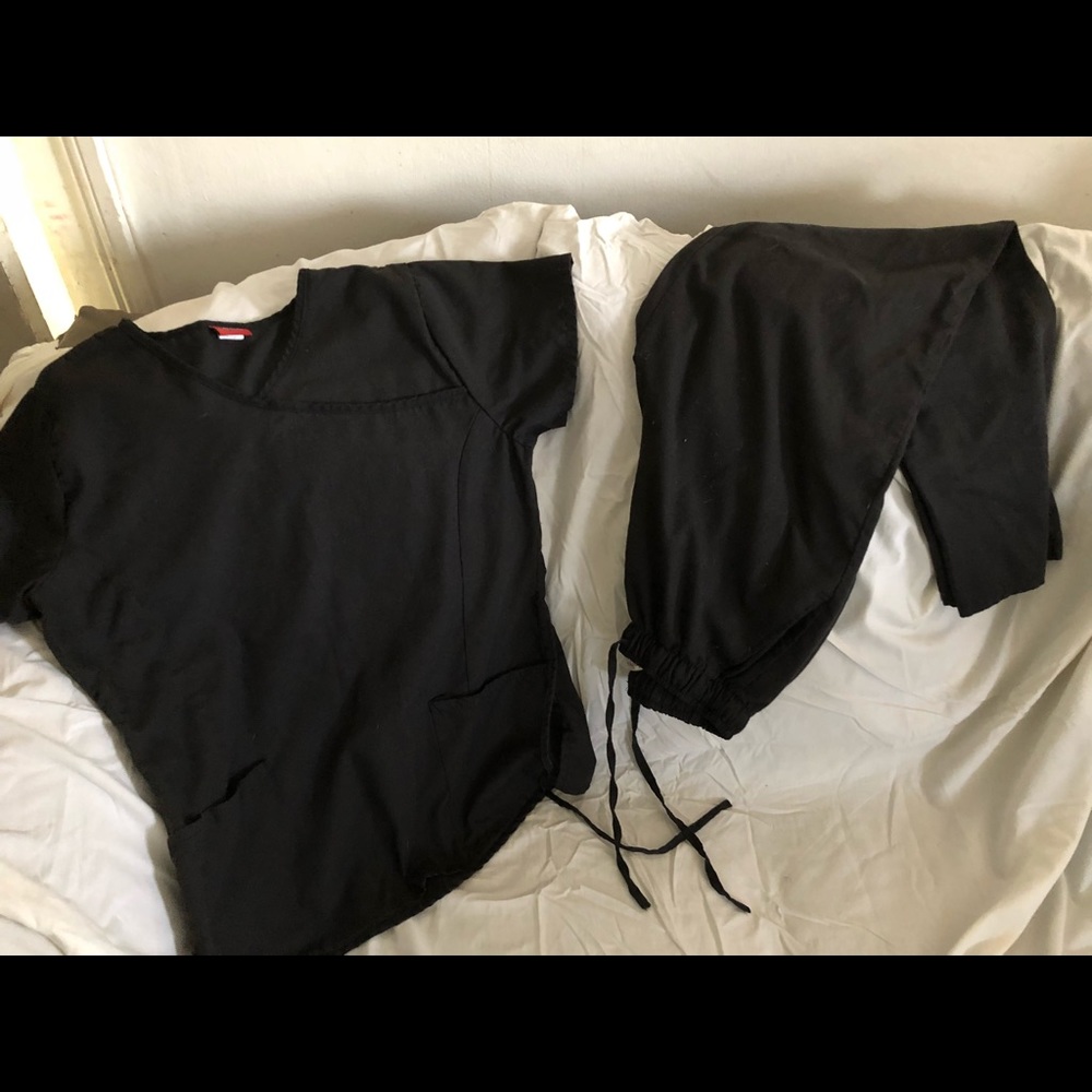 Small black scrub set